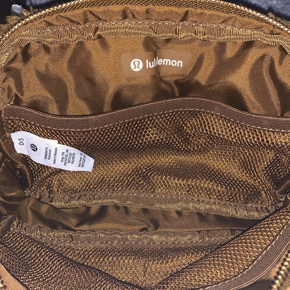 Lululemon NEW WITH TAG Everywhere Belt Bag Brown Fleece (Unisex) 1L - Picture 5 of 9